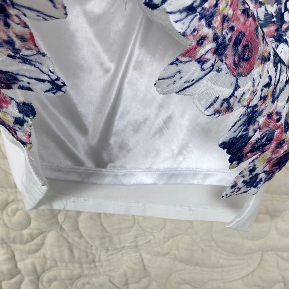 Peter Nygard White and Purple Floral Lace Blouse Set - Picture 5 of 15